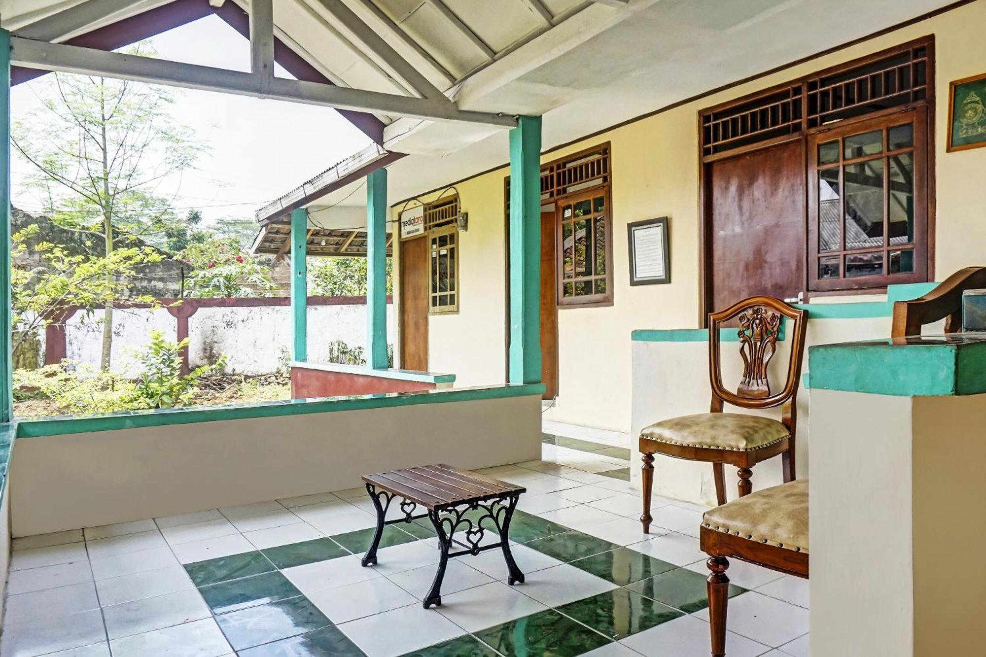 Oyo 90928 Wisma Asri Putra Syariah Bogor Exteriör bild