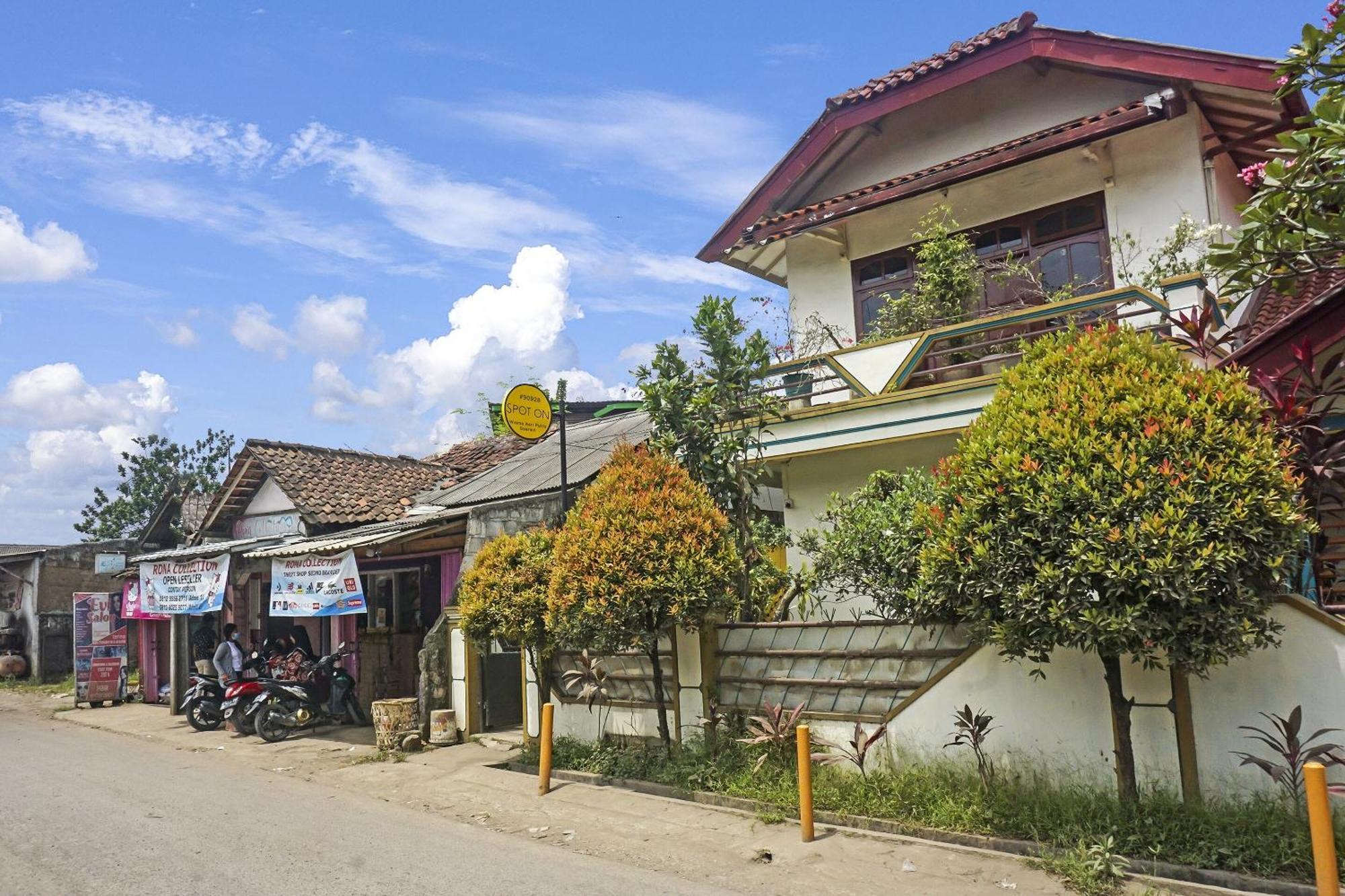 Oyo 90928 Wisma Asri Putra Syariah Bogor Exteriör bild