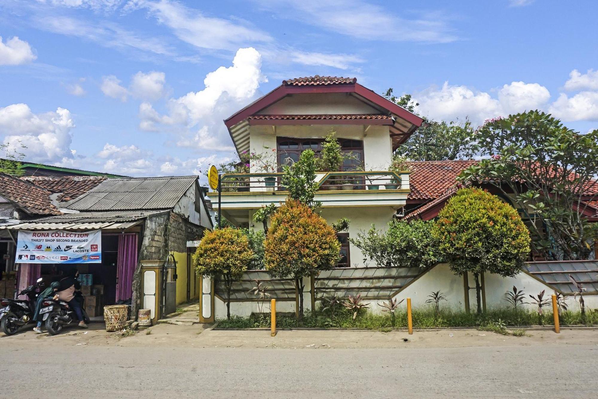 Oyo 90928 Wisma Asri Putra Syariah Bogor Exteriör bild